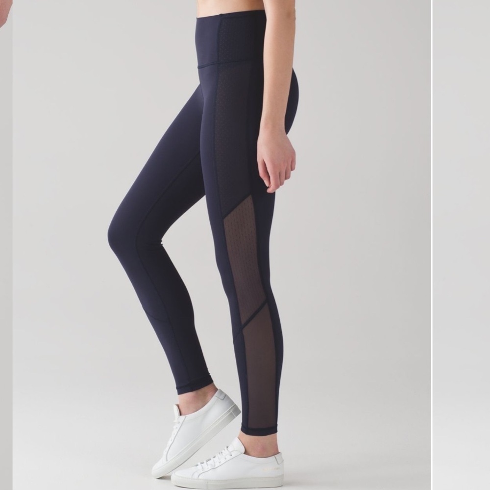 Lululemon Body Con Tight Size 6 in Midnight Navy